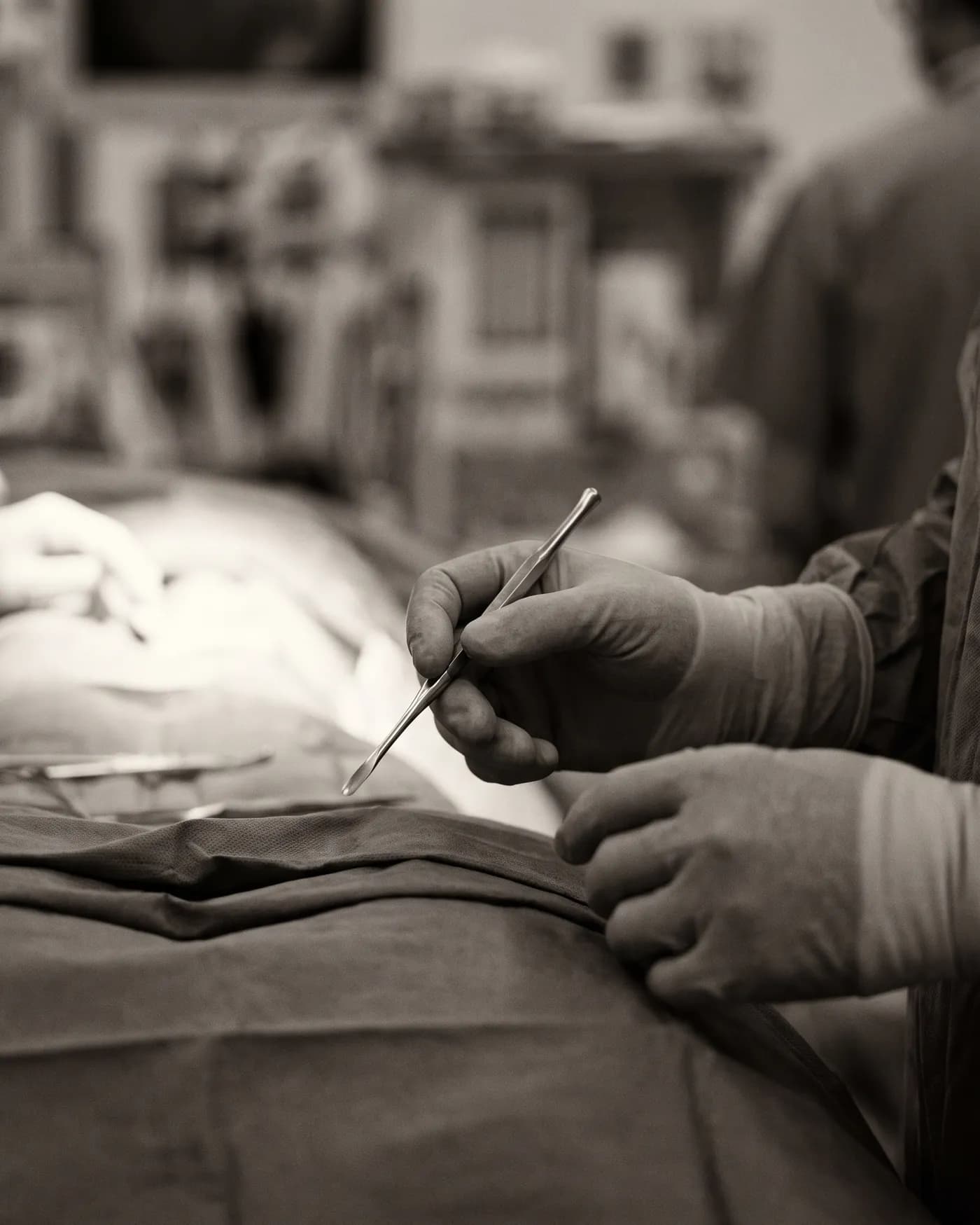 Quirófano durante una rinoplastia, parte de lo que incluye el precio
