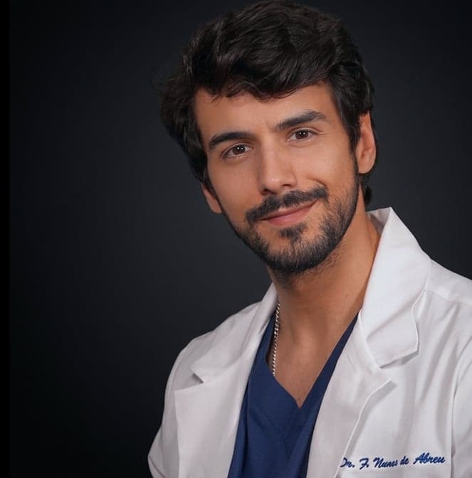 Dr. Francisco Nunes de Abreu, cirujano plástico